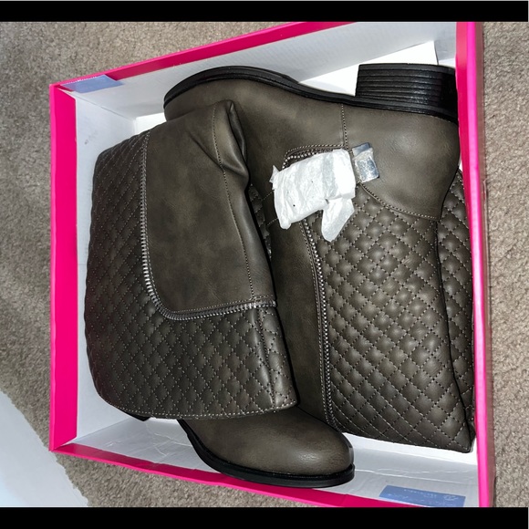 Flat Boot - Picture 3 of 7